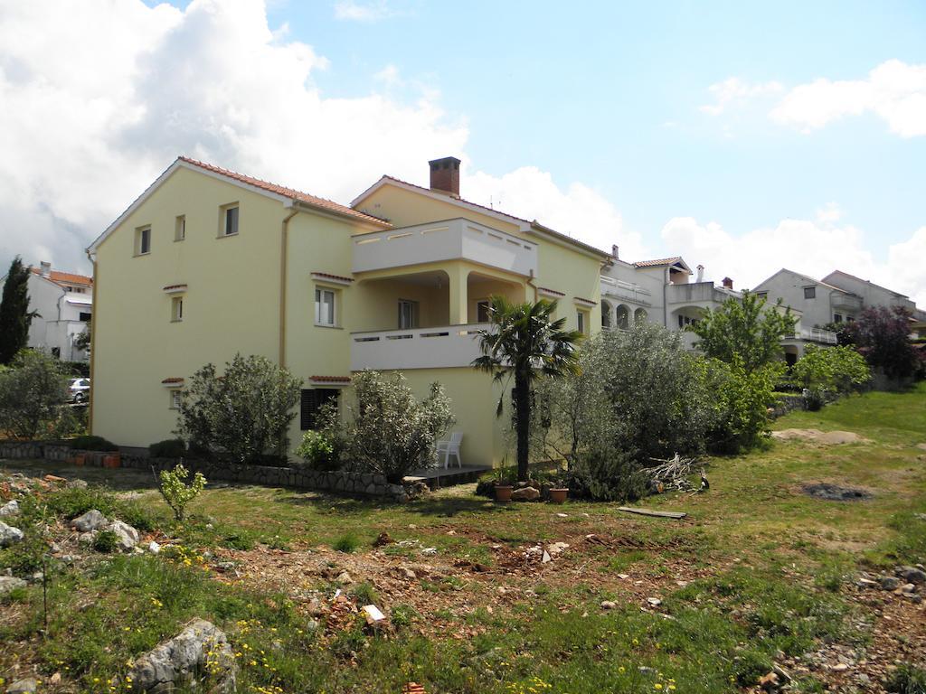 Apartments Njivice Bajcic Exteriör bild